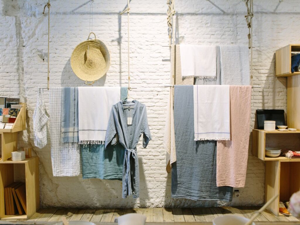 towel hanging