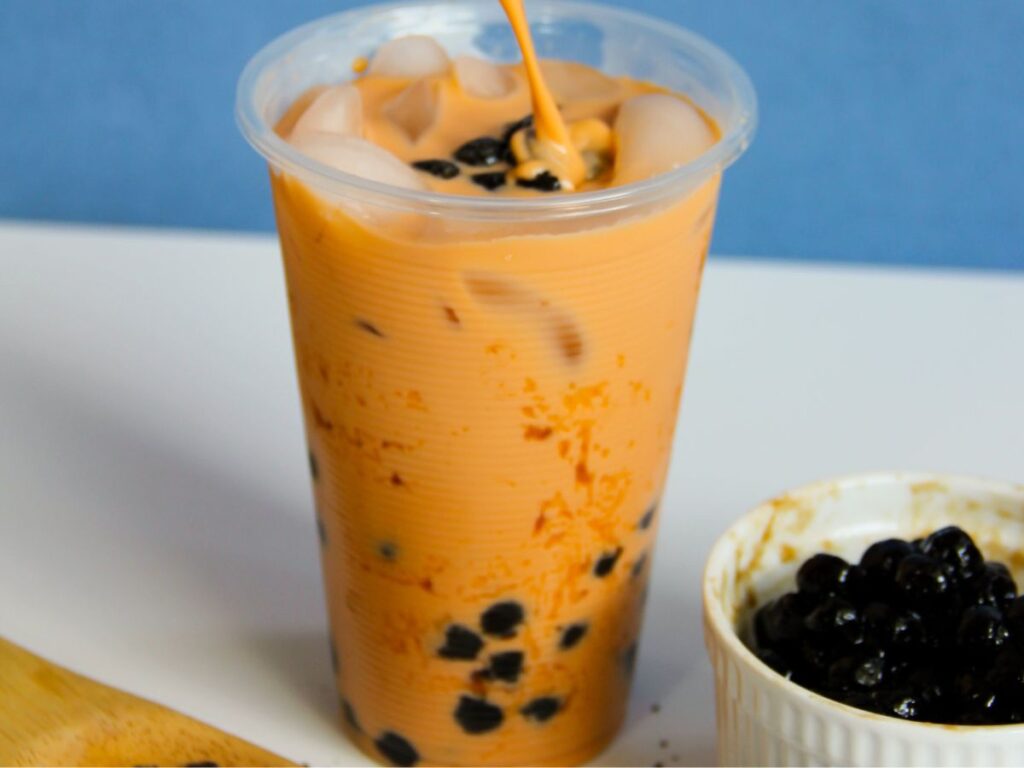 Pouring fresh Best Bubble Tea In Mississauga