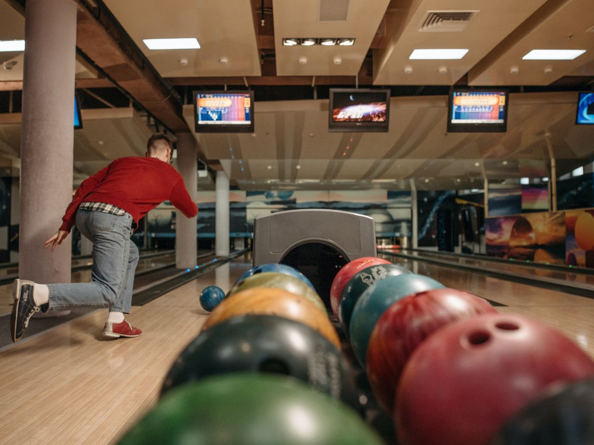 15 Best Bowling Alleys In Toronto   Bowling Alley 2 