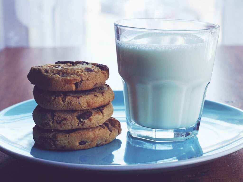 cookie with milk
