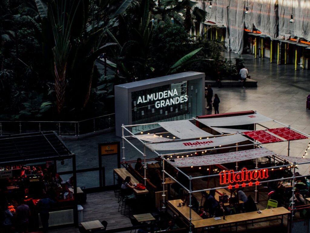 restaurant in a mall