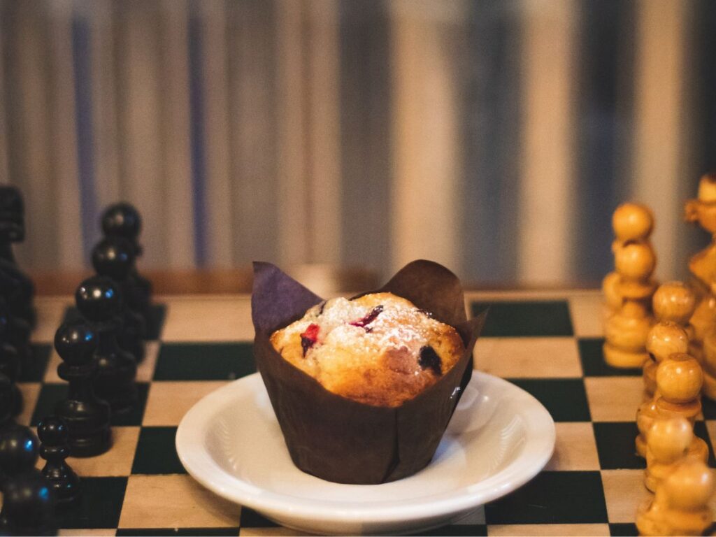 chess and muffin