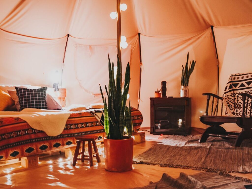 warm atmosphere in acamp during glamping