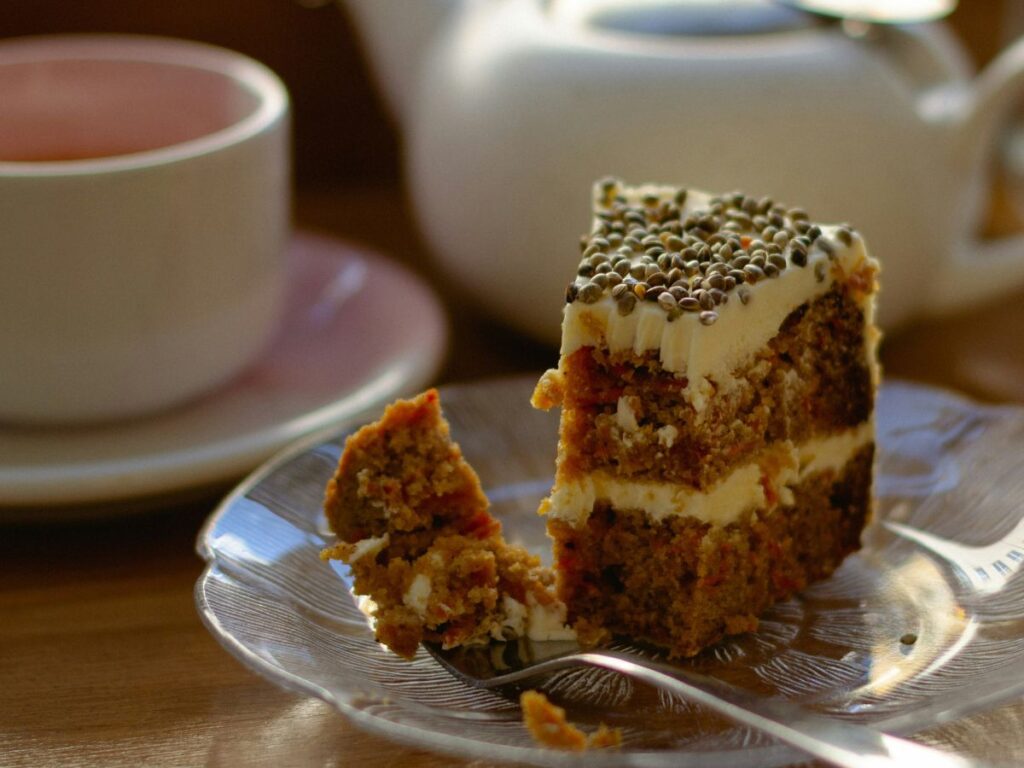 carrot cake with tea