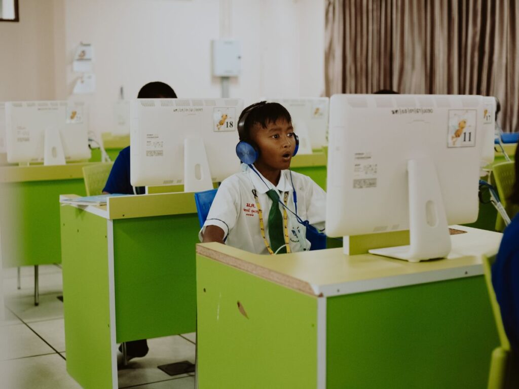 student using computer lab 