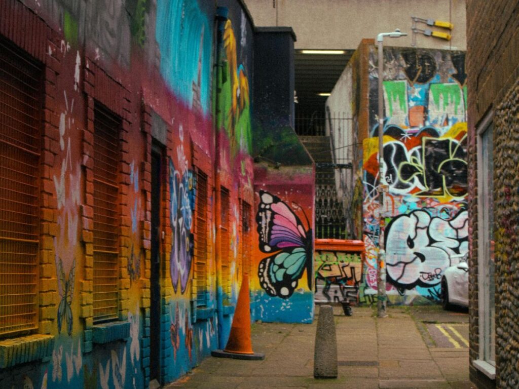 graffiti alley