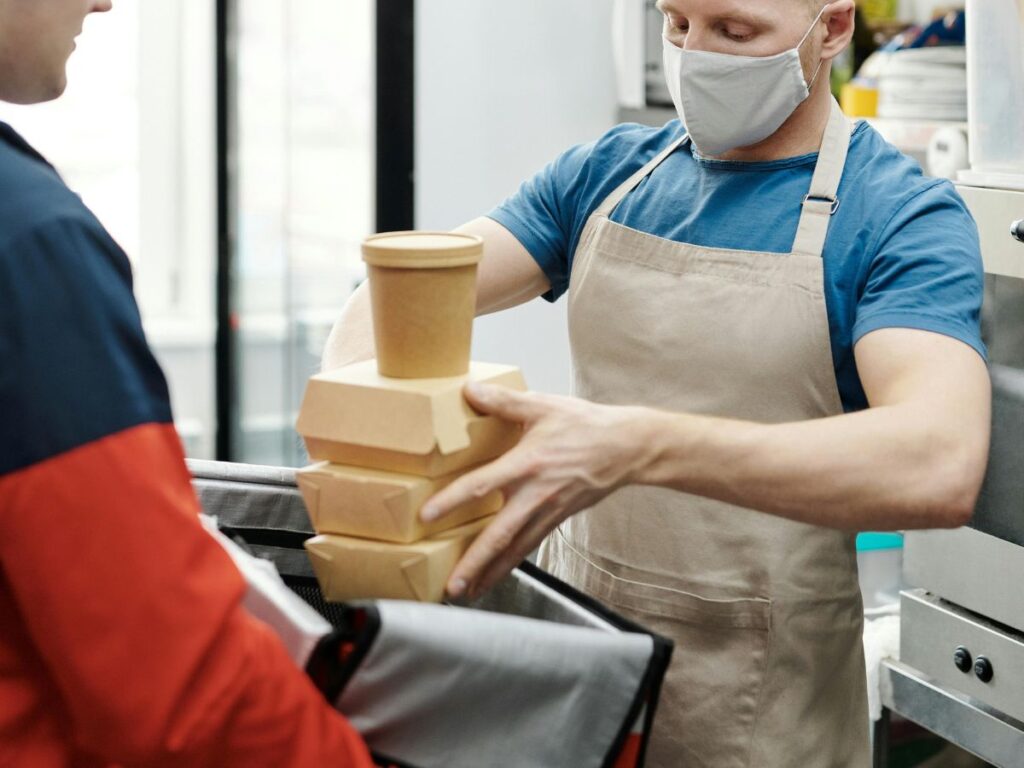 packing food for delivery