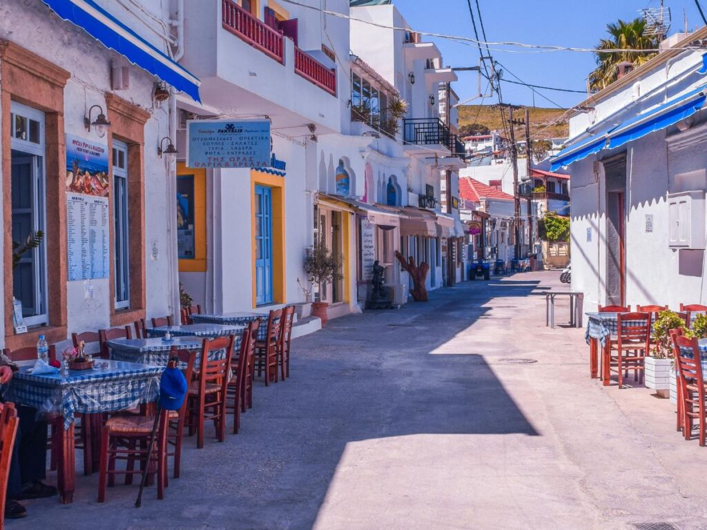 restaurants on street