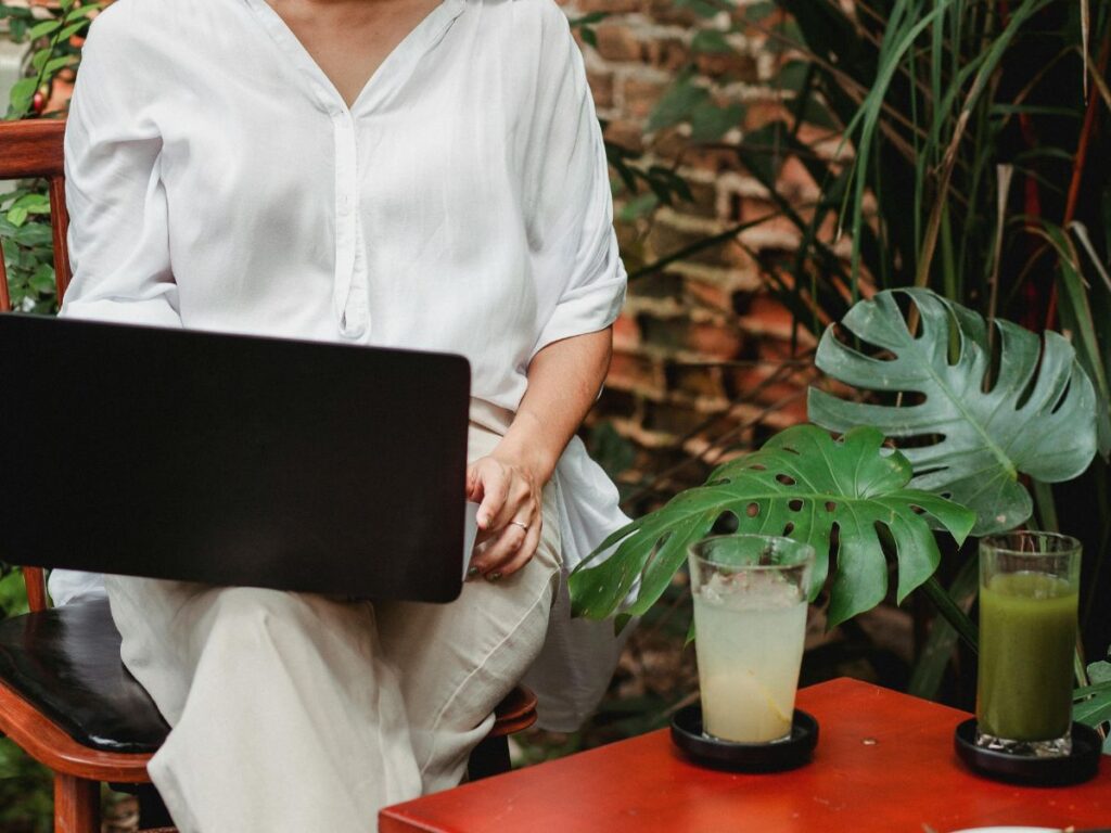 woman holding laptop in a cafe