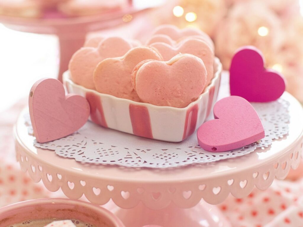 heart shaped macarons