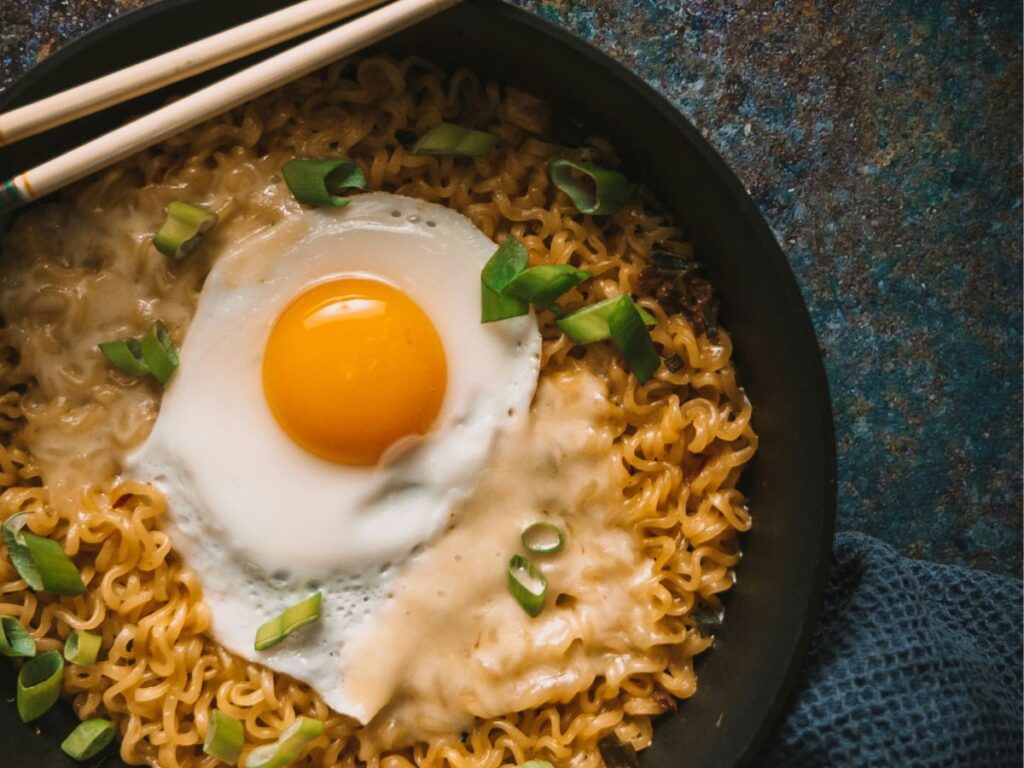 ramen with fried egg