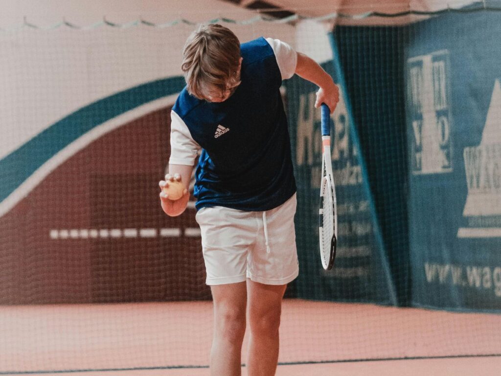man about to serve tennis