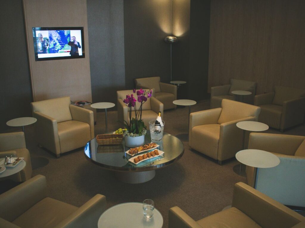 lounge of hotel room