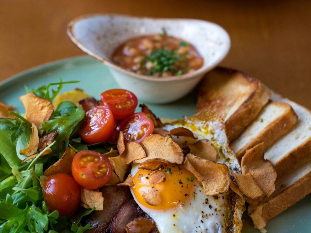 egg, veggies, beans and toast