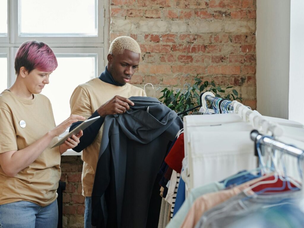 man buying T shirts