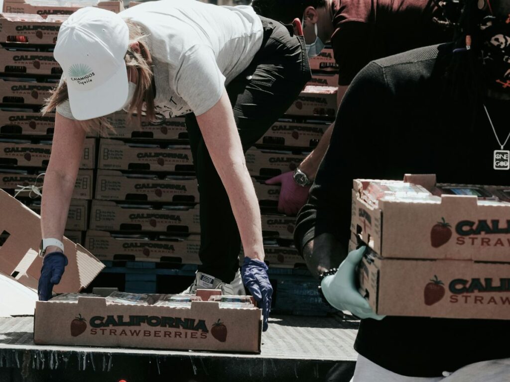 giving food in boxes