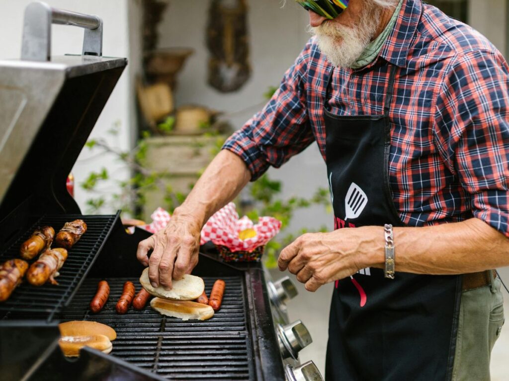 making hot dog 