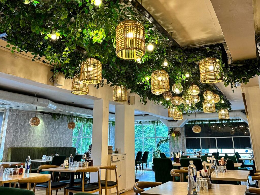 green restaurant ambiance