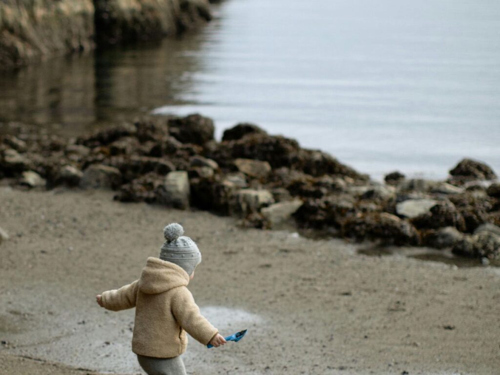 child playing by the lake in winters