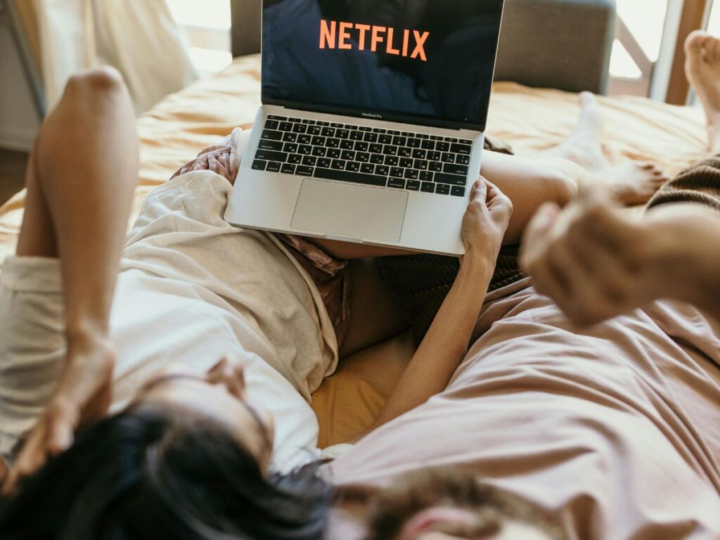 couple watching Netflix