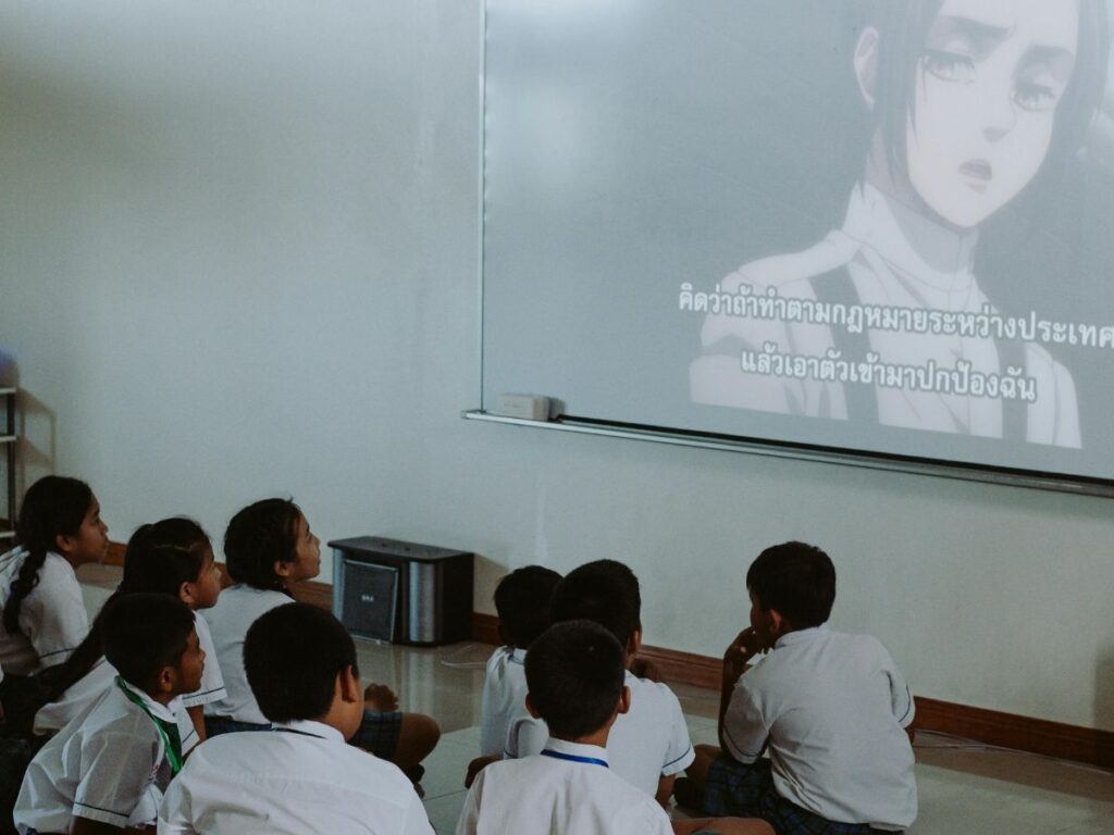 school kids watching anime