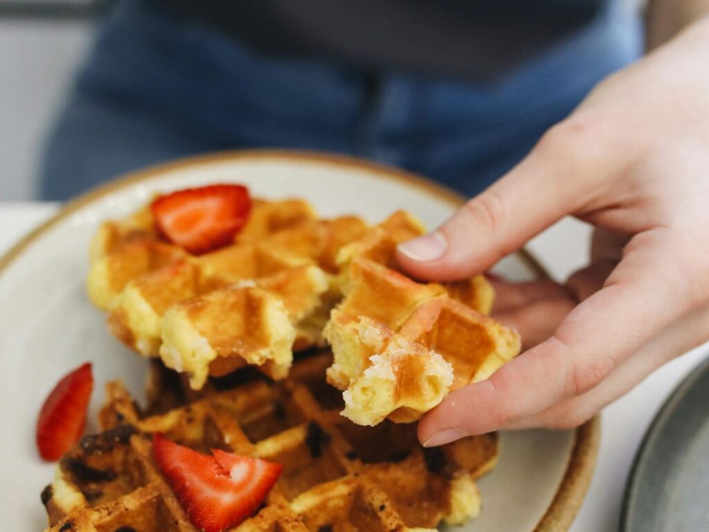 waffles with strawberry