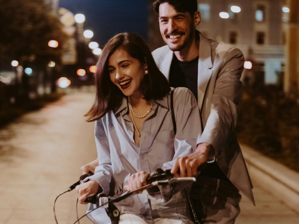 couple cycling