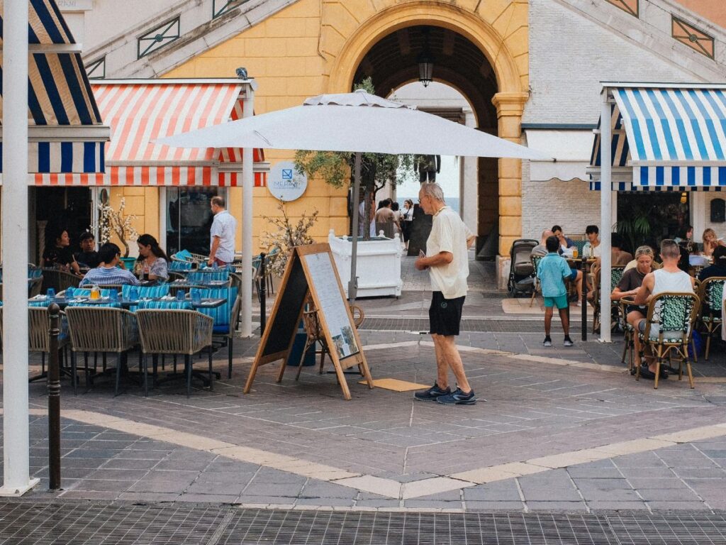 outdoor food court