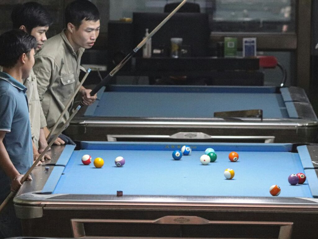 men playing snooker