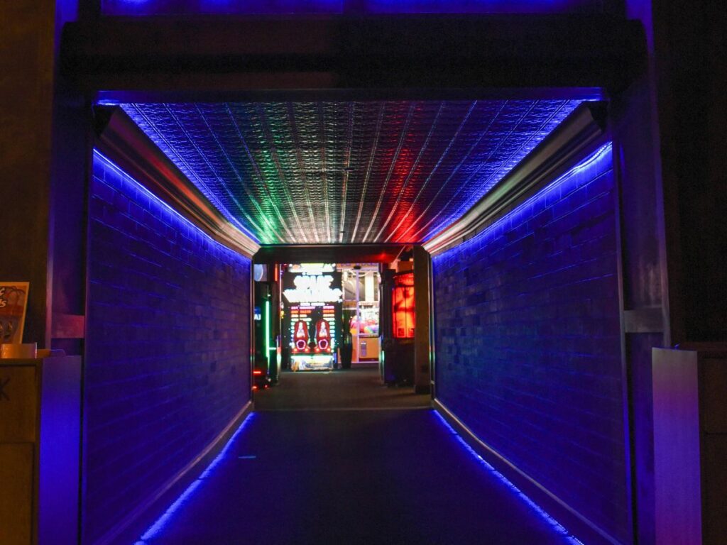 entry into bar