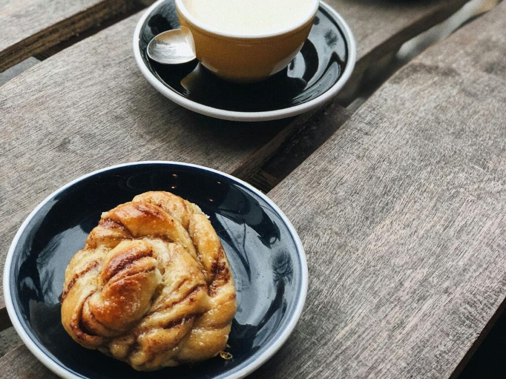 cinnamon roll with coffee