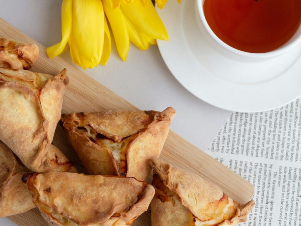 samosa with chutney