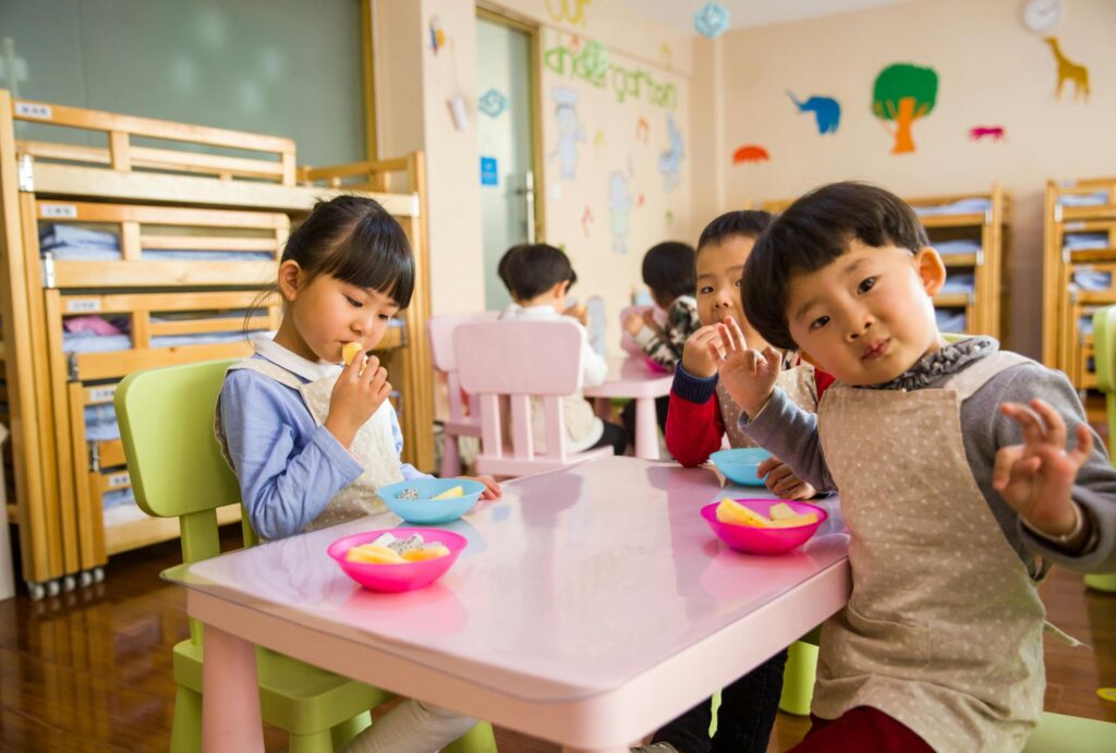 children eating in a daycare