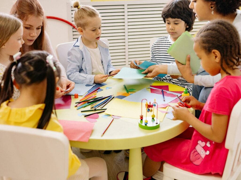 kids studying together