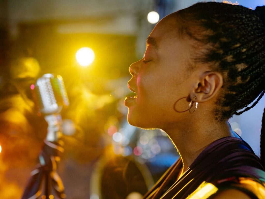singer singing